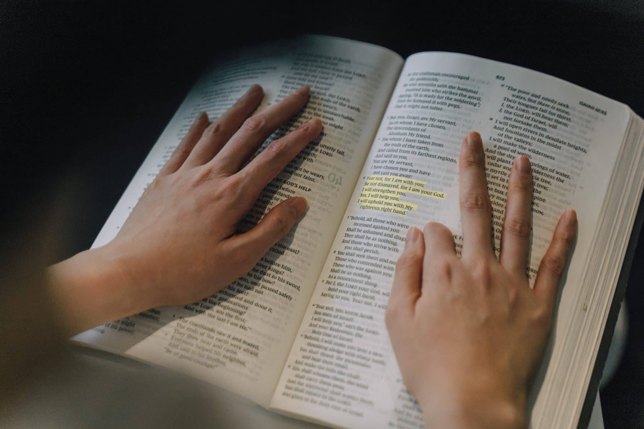Nicole Leo's hands